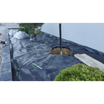 Agrotkanina mata ogrodnicza PP 4,0m (400cm.) na m2. Mata ogrodnicza 100g.